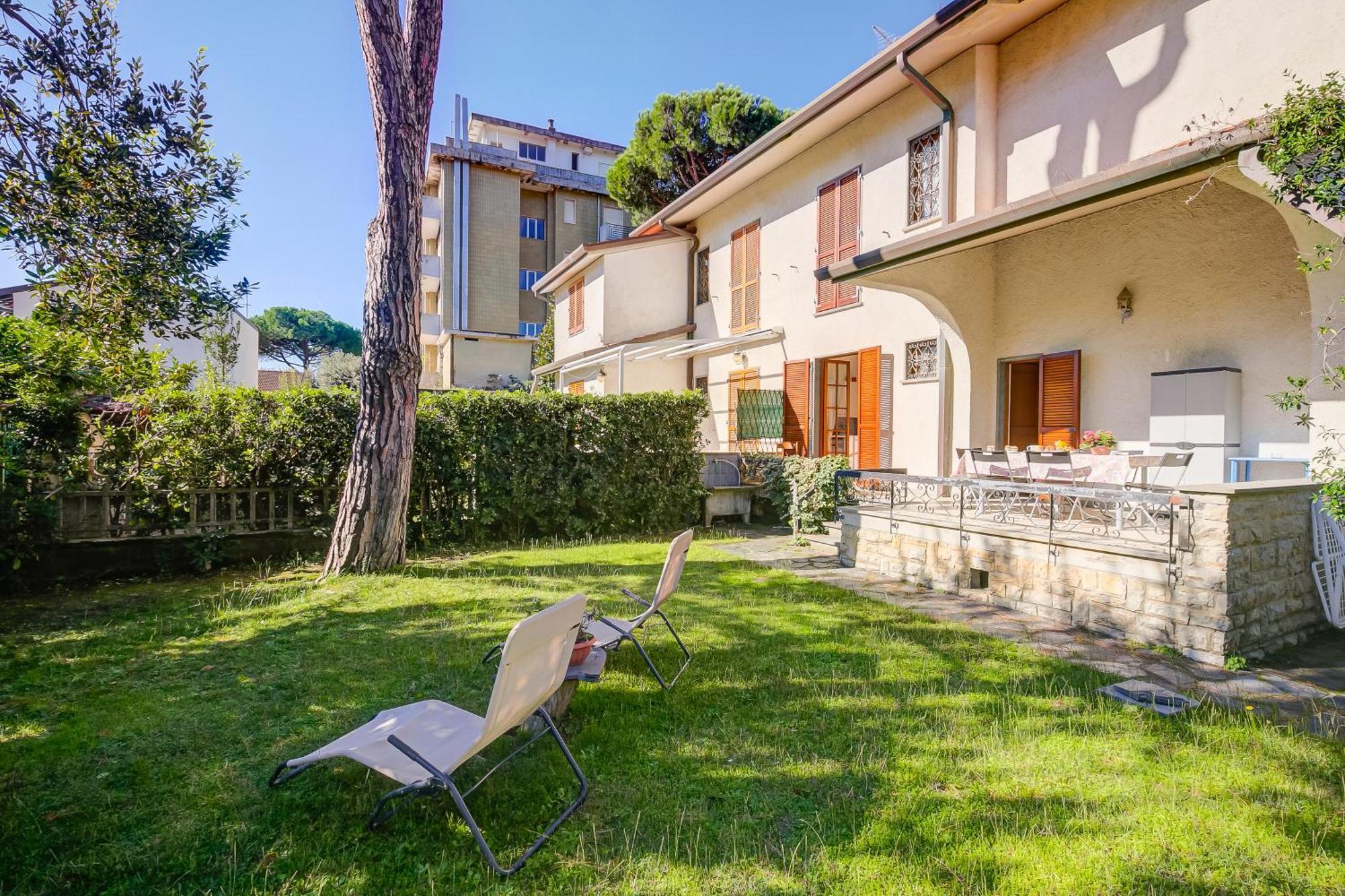 Casa Maddalena Al Mare 600M From Sea - Happy Rentals 마리아나디피에트라산타 외부 사진