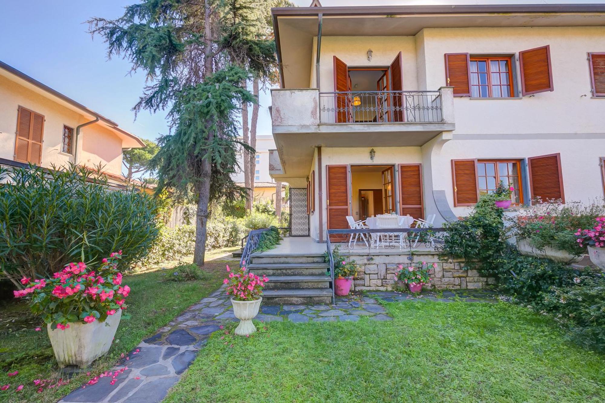Casa Maddalena Al Mare 600M From Sea - Happy Rentals 마리아나디피에트라산타 외부 사진