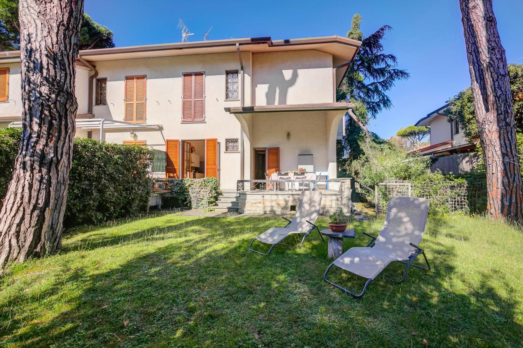 Casa Maddalena Al Mare 600M From Sea - Happy Rentals 마리아나디피에트라산타 외부 사진